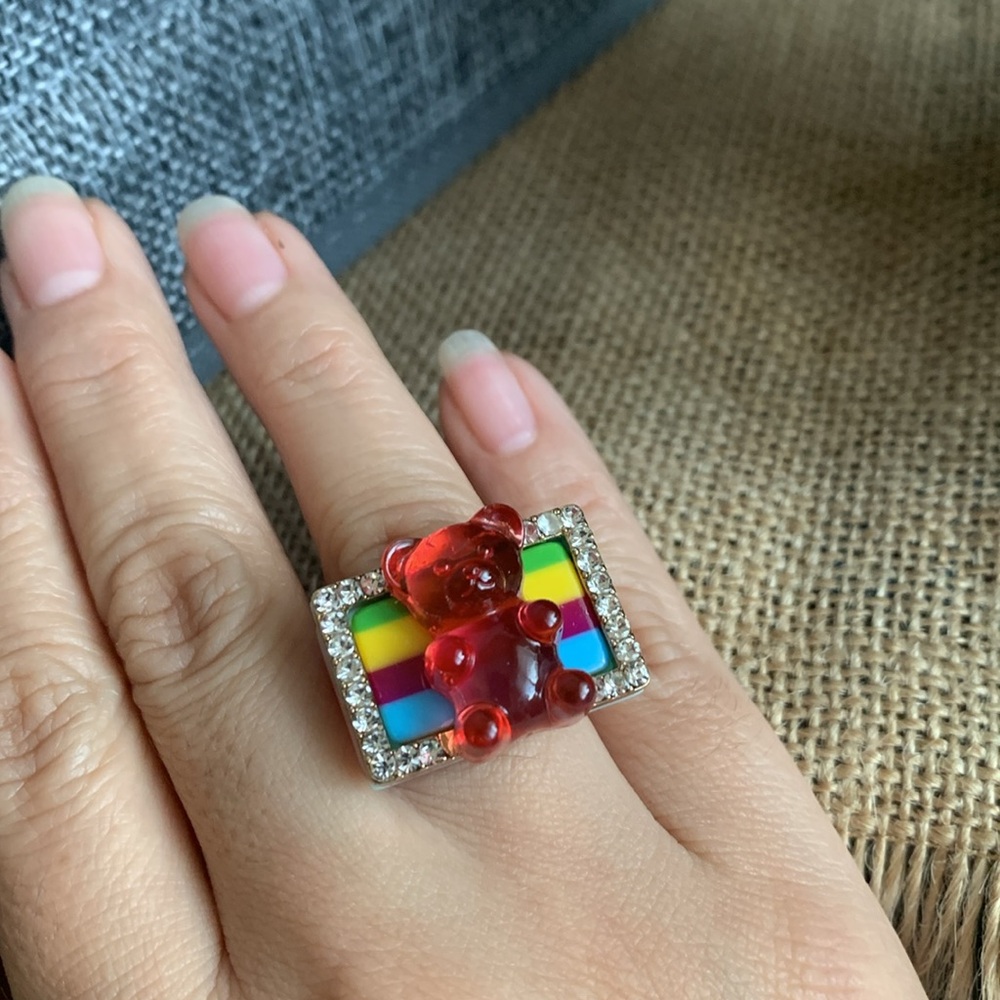 BETSEY JOHNSON GUMMY
BEAR
Size 7.5